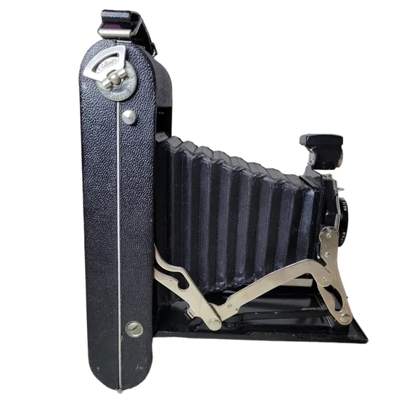 Vintage camera set Kodak Vintage Cameras in Black and Silver - Picture 5 of 16